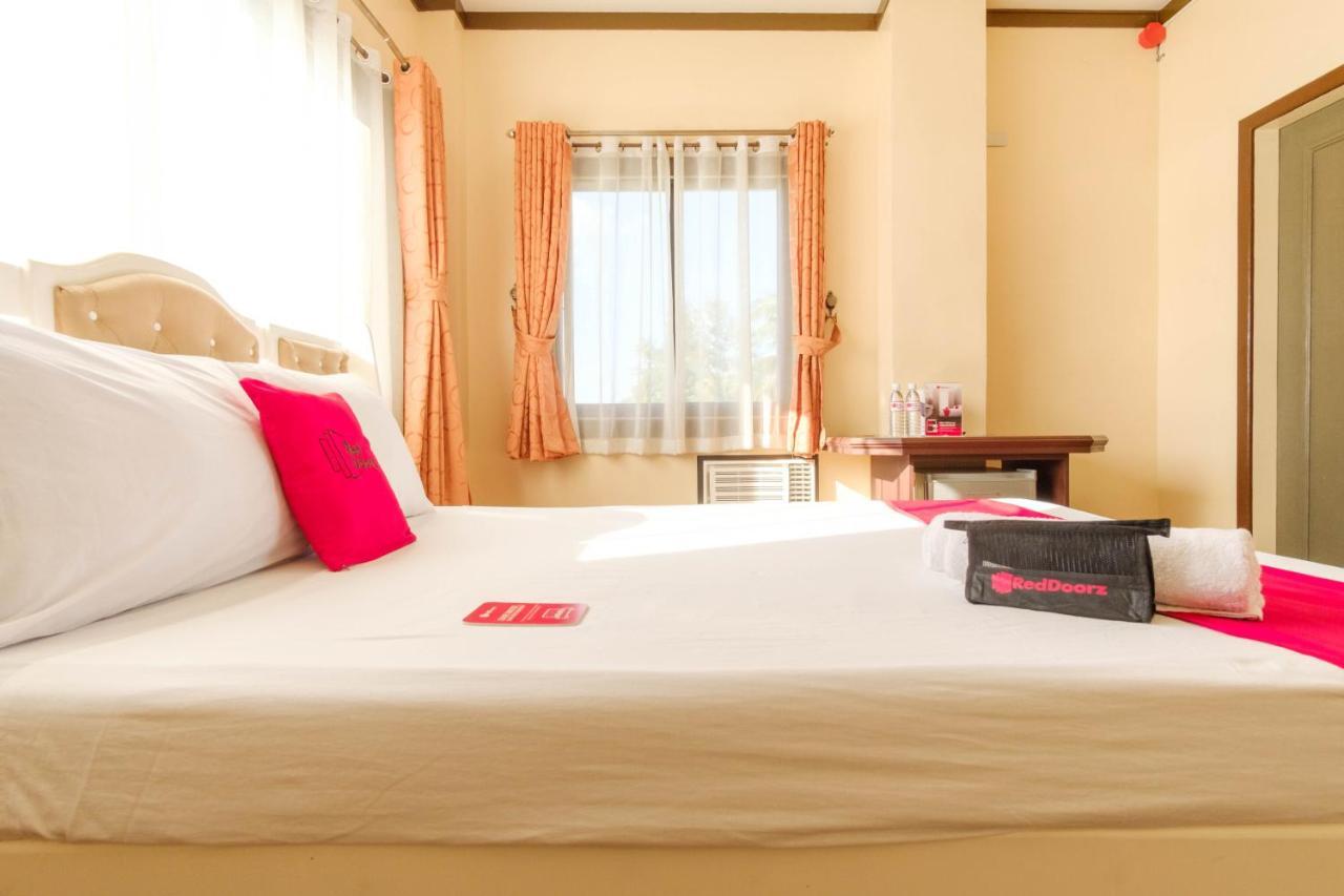Reddoorz Plus @ Seaborne Hotel Subic Zambales Exterior photo